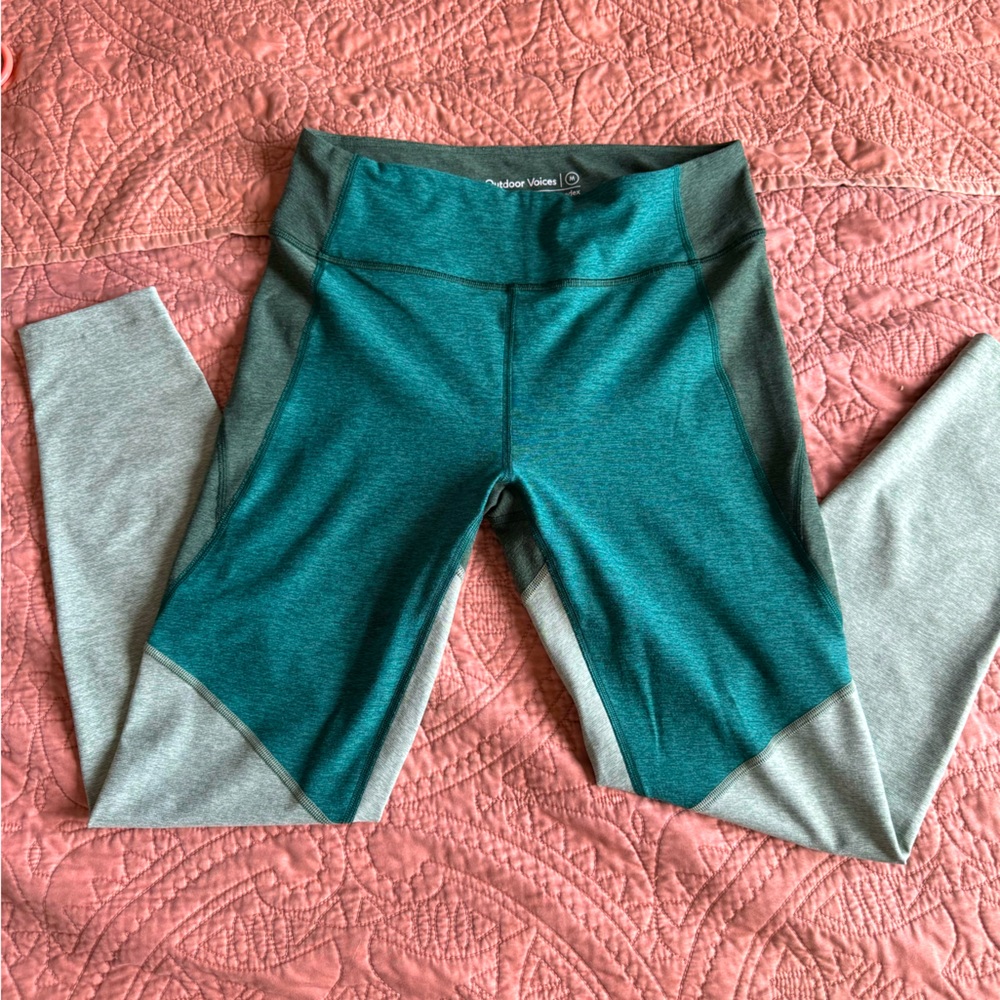 Outdoor voices medium green leggings
